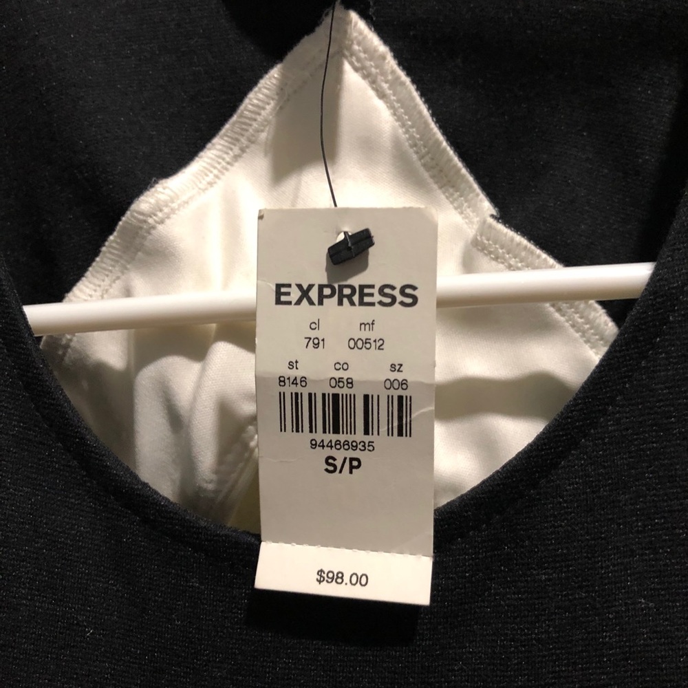 Express dress - Picture 2 of 3